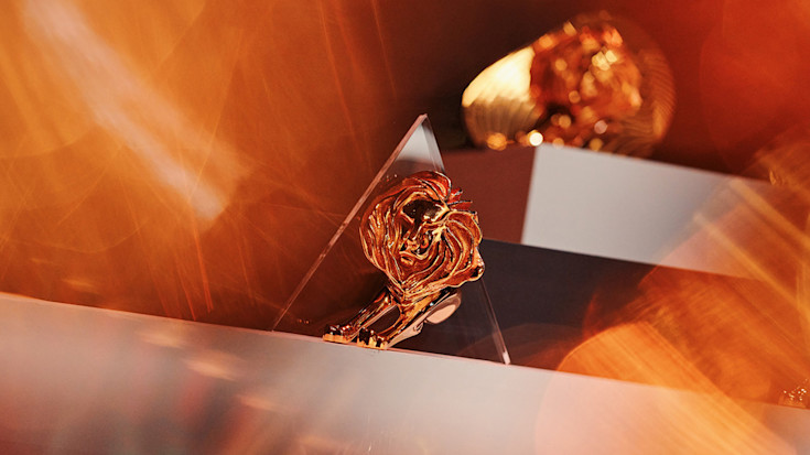 lions_trophy_gold